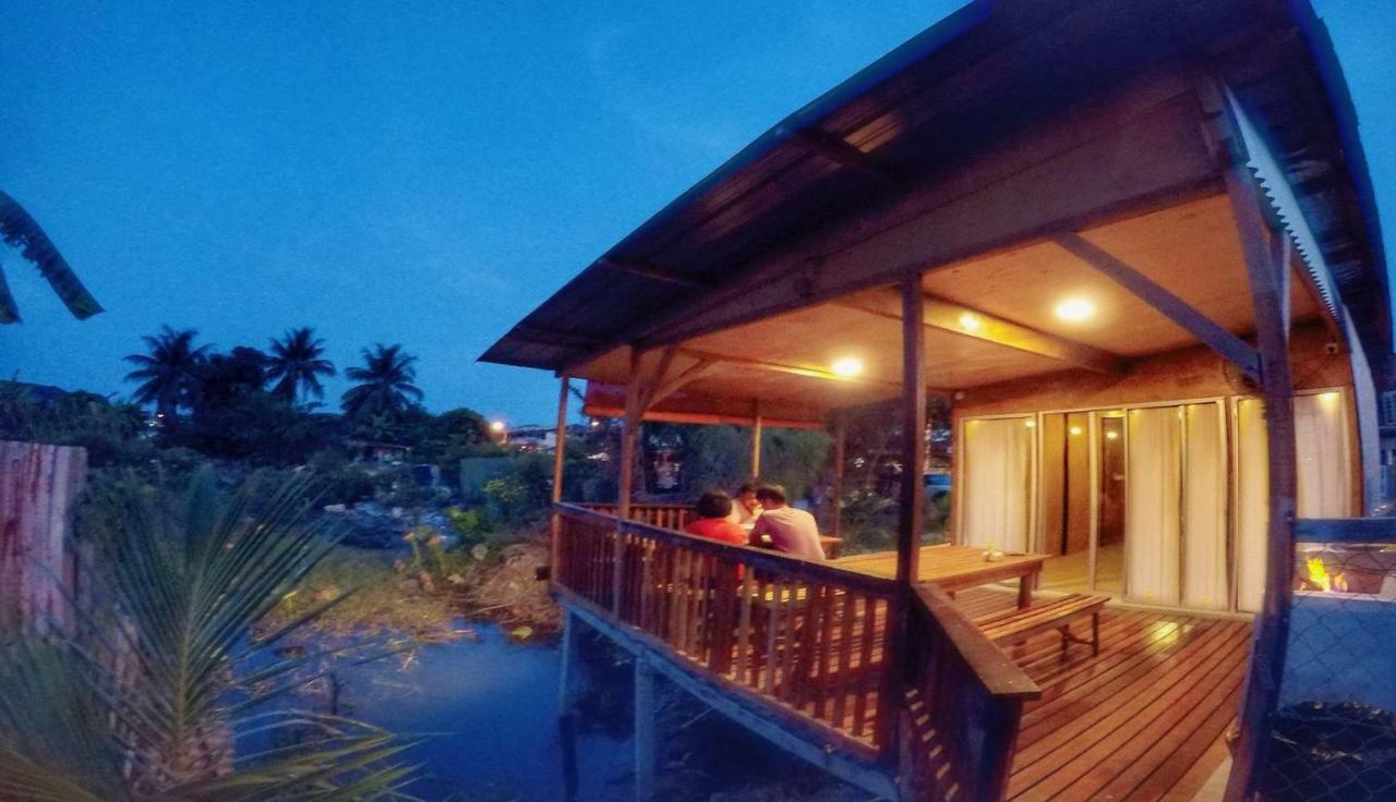 Tung's Tropika - With A Wooden Hut By A * Ipoh